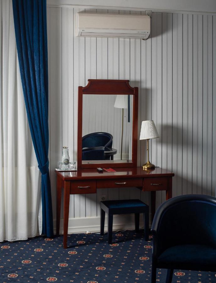 Hotel Aristocrat Tjernivtsi Eksteriør billede