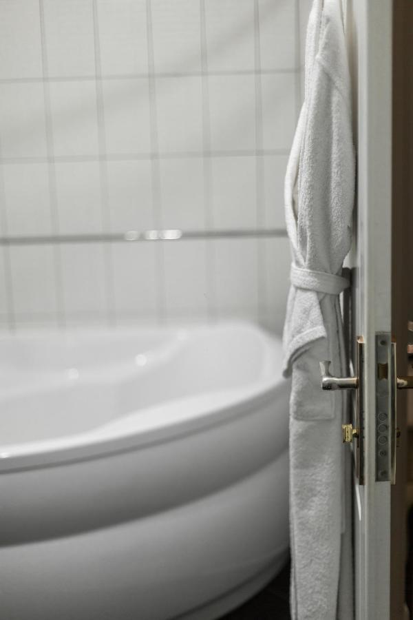 Hotel Aristocrat Tjernivtsi Eksteriør billede