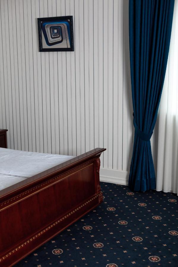 Hotel Aristocrat Tjernivtsi Eksteriør billede